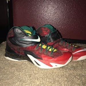 Lebron James soldier 8 basketball shoes